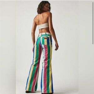 NWT Free People x Wrangler Size 25x32
Wanderer 622 Rainbow Pop High Rise Jeans